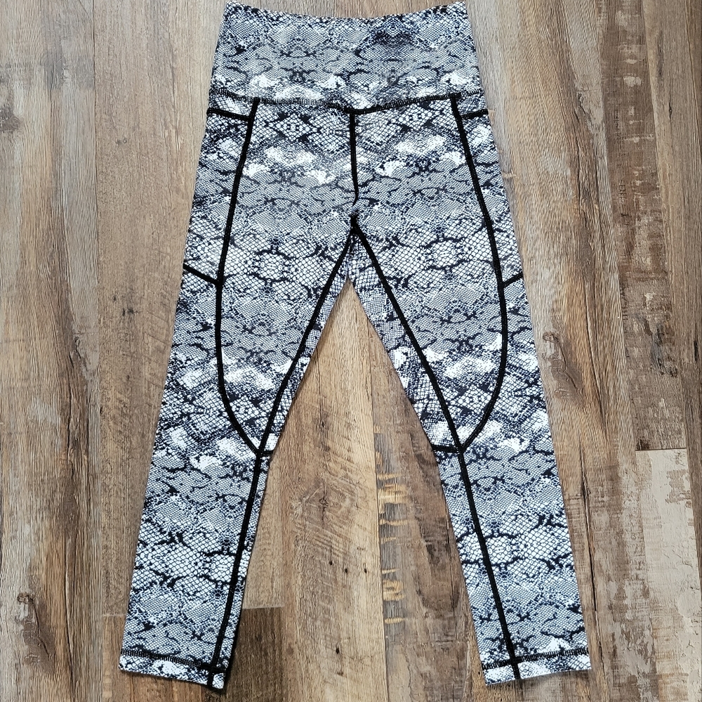 ZYIA Active Cobra Metallic Light n Tight Hi-Rise Capri
